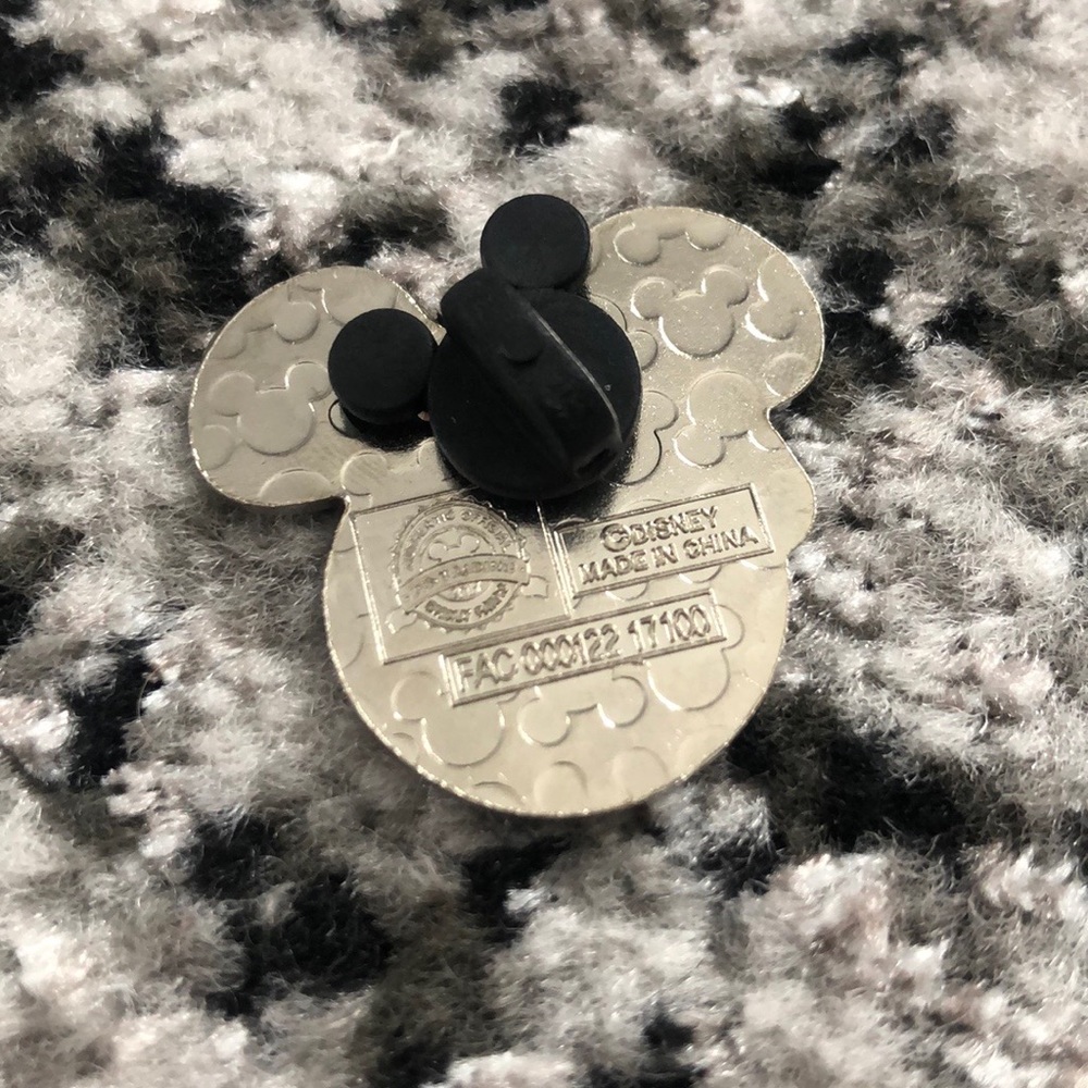 Disney Minnie Emoji Pin - Picture 2 of 2